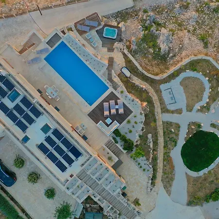 Hills Estate Dol (Brac)