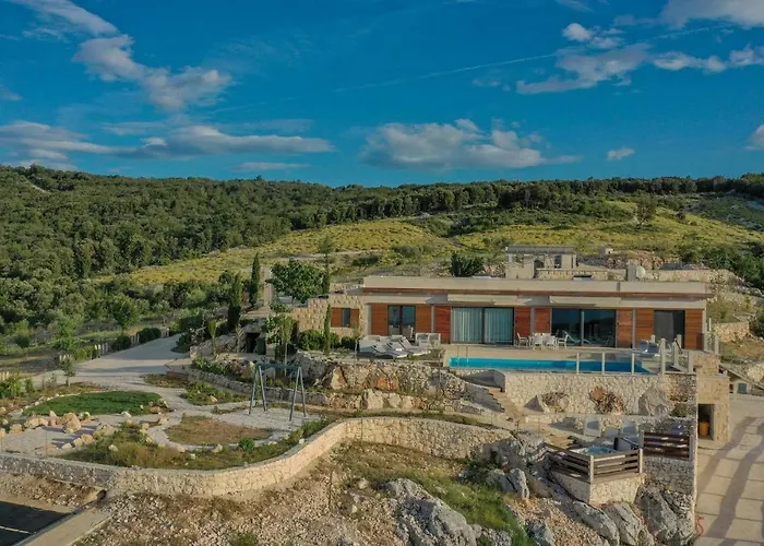 Hills Estate Vikendica